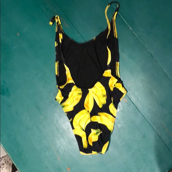 🆕 NEW BANANA ONE PIECE - Picture 2 of 8